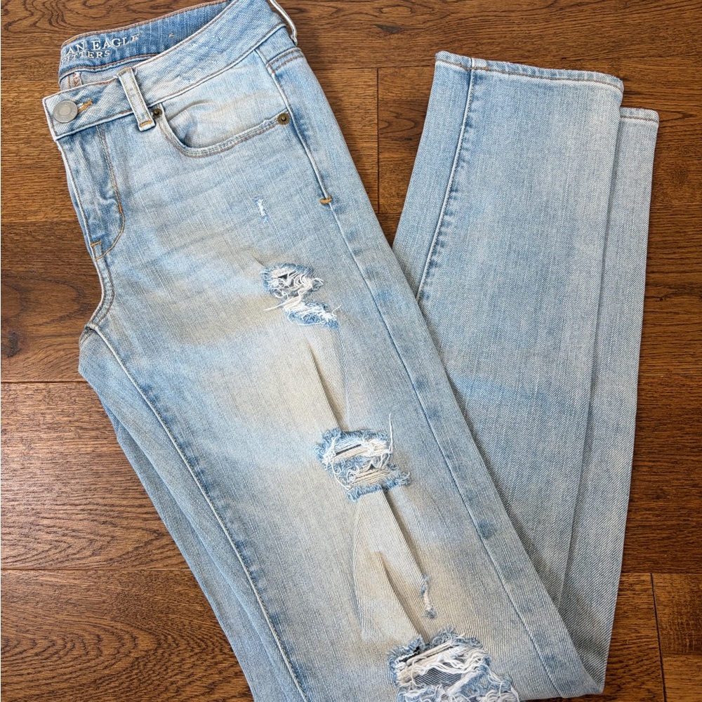 American Eagle Outfitters Light Blue Distressed Skinny Jeans